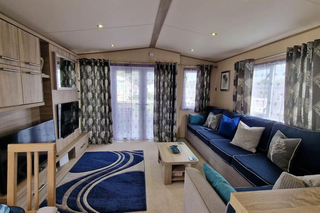 Contemporary At Tarka