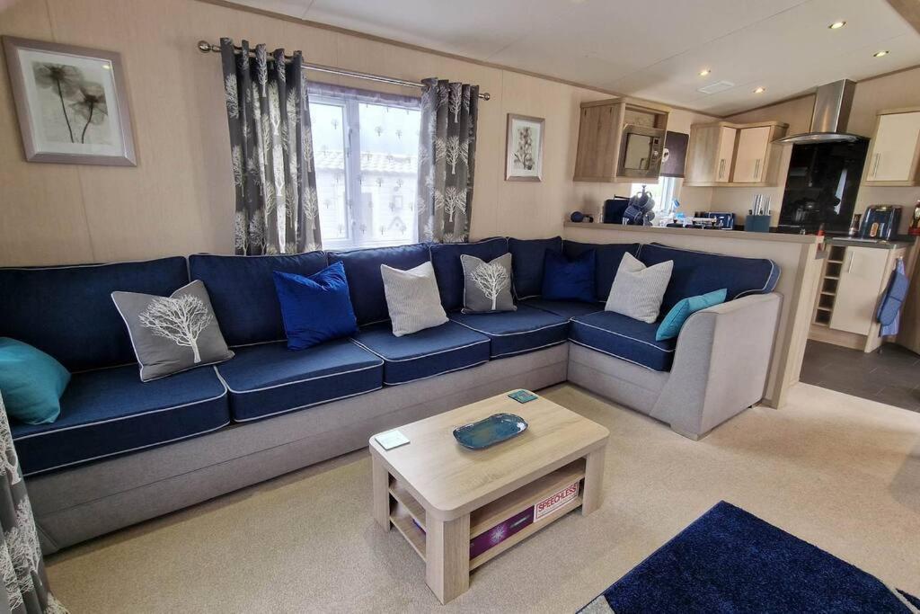 Contemporary At Tarka Holiday home Barnstaple