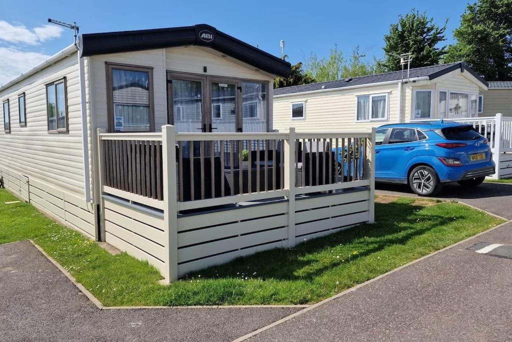 Contemporary At Tarka Holiday home